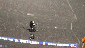 Andre Caldwell celebra con Mike Anderson (22) el touchdown que puso a los Broncos arriba en el marcador de un partido memorable contra los Patriots.