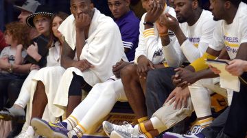 Kobe Bryant y los Lakers perdieron su tercer juego seguido en el Staples Center y cuarto en total en la naciente temporada.