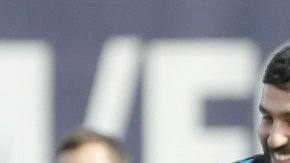 Turán y Dani Alves durante un entrenamiento.