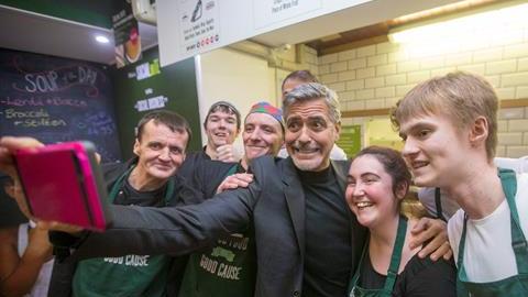 Clooney se encuentra en Escocia para dar una conferencia en los Scottish Business Awards.