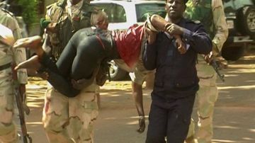 Fuerzas especiales rescatan a rehenes de un hotel en Mali.