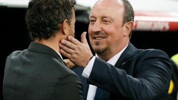 Benitez saludando a Luis Enrique al final del Clásico.