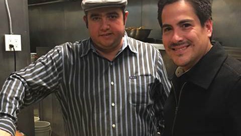 Alan López (ïzq.) y el chef Fernando Desa.