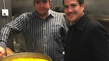 Alan López (ïzq.) y el chef Fernando Desa.