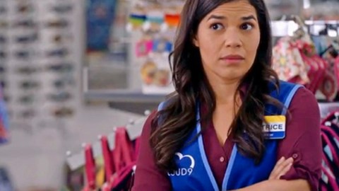 América Ferrera es Amy en la nueva serie cómica 'Superstore'.