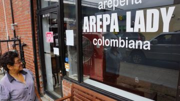 María Piedad Cano, es Arepa Lady, una colombiana que empezó con un carrito de comida en NYC. Sus hijos  están haciendo crecer el negocio y están a punto de abrir el segundo restaurante en la ciudad. /Gerardo Romo