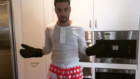 Liam Payne publicó una foto en la cocina ataviado con un delantal rojo.