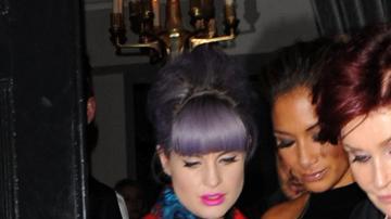 La madre de la cantante es quien ha llegado a buscar pretendientes para su famosa hija.