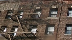 El edificio de 44 apartamentos  está ubicado en el 121-131 de la avenida Ft. George, en Manhattan.
