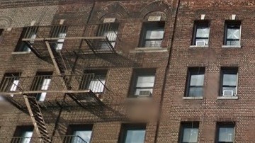 El edificio de 44 apartamentos  está ubicado en el 121-131 de la avenida Ft. George, en Manhattan.