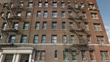 El edificio de 44 apartamentos  está ubicado en el 121-131 de la avenida Ft. George, en Manhattan.