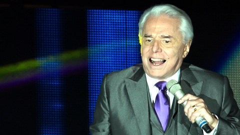Enrique Guzmán prefiere no tocar temas polémicos públicamente en una autobiografía.