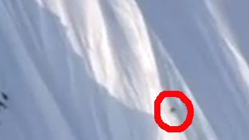 El esquiador  Ian McIntosh sobrevivió a la espectacular caída.