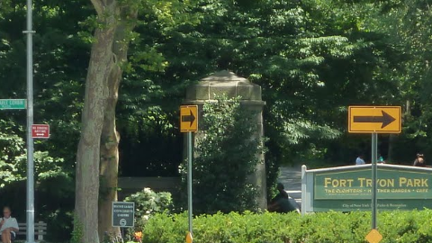 Parque en el alto Manhattan en donde una madre fue robada y atacada mientras lactaba.