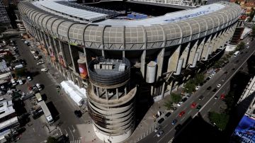 Vista panorámica del Santiago Bernabéu, casa del Real Madrid en donde se jugará El Clásico este sábado.
