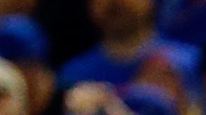 Eric Hosmer #35 de los Kansas City Royals tras empatar el juego a dos carreras en la novea entrada.