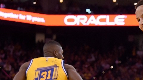 Stephen Curry, el MVP de la NBA lidera a un equipo que ha logrado la mejor racha en la historia de la liga en un arranque de temporada.