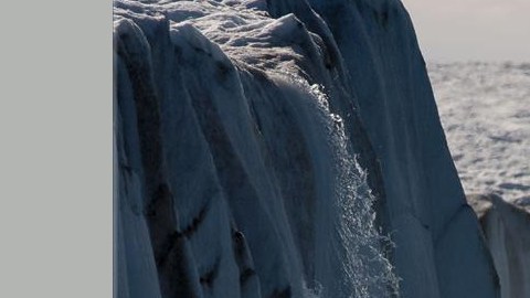 La Agencia Espacial NASA alertó hoy de que uno de los mayores glaciares de Groenlandia (Dinamarca) se está derritiendo a una velocidad "acelerada".