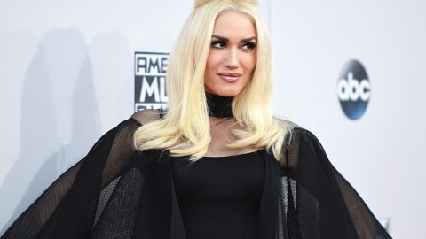 Gwen Stefani usualmente destaca por su único pero halagador estilo pero esta noche fue la excepción con este raro traje.