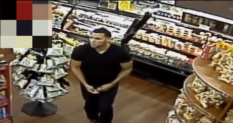 La policía se encuentra en la búsqueda de este hombre, quien golpeó a una mujer en un deli al parecer por una disputa entre los dos.