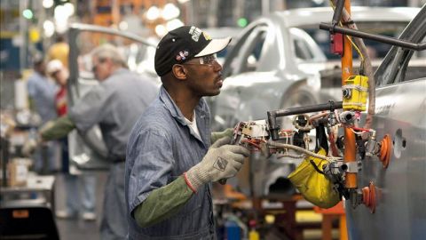 La industria y la minería son los dos sectores donde el crecimiento del empleo está más comprometido./Efe