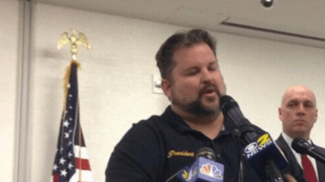 John Samuelsen, presidente de la Union de Trabajadores de Tránsito Local 100, pide más seguridad y control en las estaciones de subway de la región en vista de las amenazas terroristas.