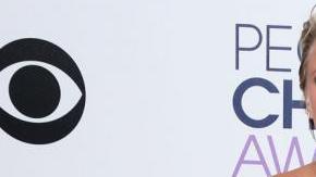 Kaley se puso en manos de un tatuador para que cubriera su "error" con otro diseño.