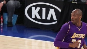 Kobe Bryant y Carmelo Anthony durante el partido en el Madison Square Garden.