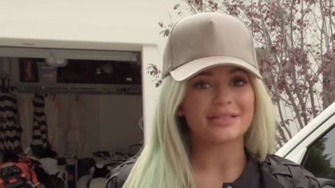 La menor del clan Kardashian guarda en su garage un Range Rover, un Rolls Royce y hasta un Ferrari.