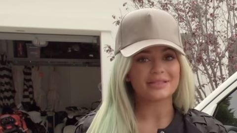 La menor del clan Kardashian guarda en su garage un Range Rover, un Rolls Royce y hasta un Ferrari.