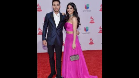 Prince Royce estuvo muy bien acompañado por Emeraude Toubia.