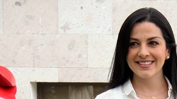 La cantante Lidia Ávila festeja la llegada de su hija y ser mamá por tercera ocasión.