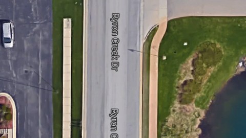 El estanque en Body Manor, en Michigan, como se ve en Google Maps.