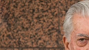 Mario Vargas Llosa está iniciando una nueva etapa en su vida al pedirle el divorcio a su todavía esposa y seguir con Isabel Preysler.