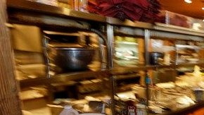 Un proyecto de ley del Concejo de la Ciudad permitiría que los empleados de restaurantes con hijos o adultos mayores bajo su cuidado, tengan prioridad en escoger sus horarios.