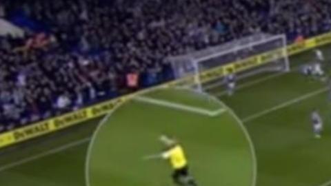 Increíble lo que hizo Mike Dean.