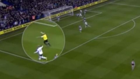 Increíble lo que hizo Mike Dean.