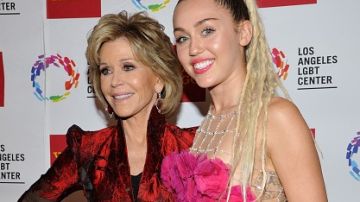 La actriz Jane Fonda y la cantante Miley Cyrus fueron las protagonistas de los premios entregados por Los Angeles LGBT Center.