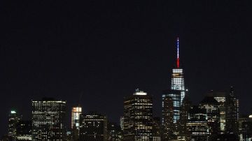 El One World Trade Center la noche del viernes.