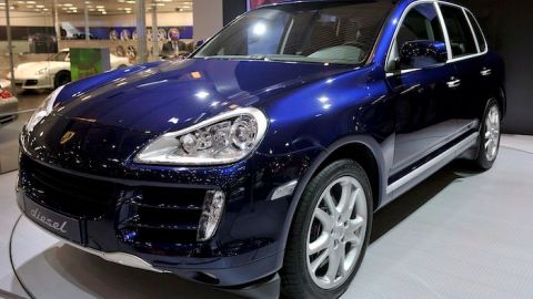 GEN550.GINEBRA (SUIZA).3/3/2009.-Imagen del nuevo Porsche Cayenne Diesel presentado en el dia para la prensa del Salón Internacional del Automóvil de Ginebra hoy martes 3 de marzo de 2009 en Ginebra, Suiza. Este evento abre sus puertas del 5 al 15 de marzo, periodo durante el cual más de 1.000 marcas presentarán sus últimas creaciones. EFE/SANDRO CAMPARDO