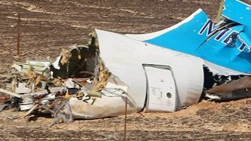 El avión se desintegró en el aire.
