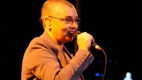 Al parecer, la cantante Sinead O'Connor tiene fuertes problemas familiares aunados a su bipolaridad y casi la llevan a matarse.