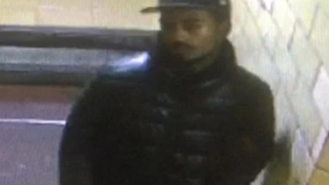 La Policía se encuentra en la búsqueda de este hombre que abusó sexualmente de tres mujeres en un transcurso de tres horas en el Lower East Side.
