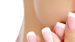 Los alimentos ricos en calcio y vitaminas A, B, C y D son esenciales para unas uñas bellas y saludables.