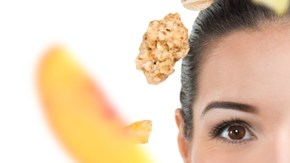 Los alimentos ricos en zinc y vitamina C fortalecen el sistema inmunológico.