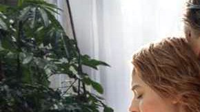 Alexander Skarsgard junto a Margot Robbie.