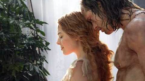 Alexander Skarsgard junto a Margot Robbie.