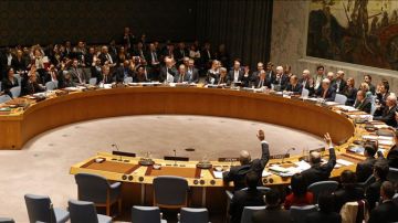El secretario de Estado  de EEUU, John Kerry, lidera una reunión del Consejo de Seguridad de la ONU durante la votación de una resolución sobre Siria.