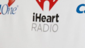 La joven de dieciocho años desearía no haber hecho pública su relación con el cantante Austin Mahone.