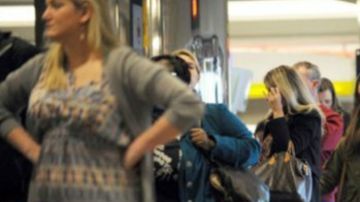 Largas colas... Solo para tomar otro avión para ir a un tercer país. Es una queja habitual entre pasajeros de algunos aeropuertos de EEUU.